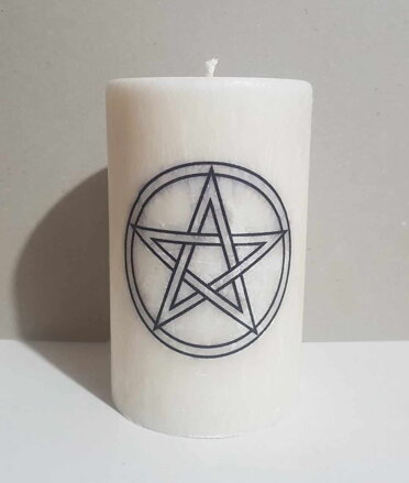 Oltárna sviečka s pentagramom