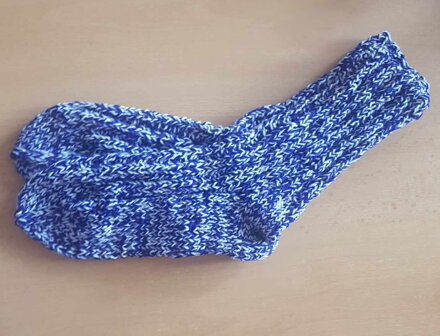 Ručně pletené ponožky modro-bílé