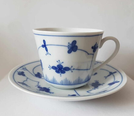 Modrý šálek s podšálkem - čínský porcelán