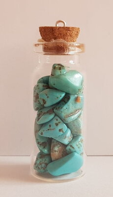 Minerální kámen ve skleněné lahvičce - Tyrkys