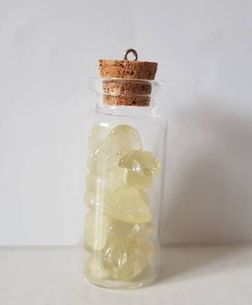 Minerálny kameň v sklenenej fľaštičke - Citrín