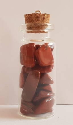 Minerální kámen ve skleněné lahvičce - Jaspis Červený