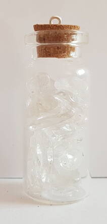Minerálny kameň v sklenenej fľaštičke - Krištáľ