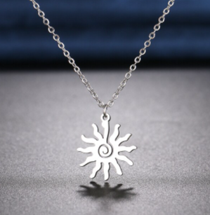 Náhrdelník se sluncem a symbolem spirály stříbrný